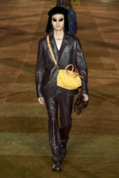 Look 50